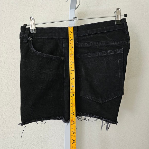 REFORMATION JEANS Dixie High Rise Black Wash Pull-On Raw Hem Jean Shorts Sz 26 - Picture 13 of 13
